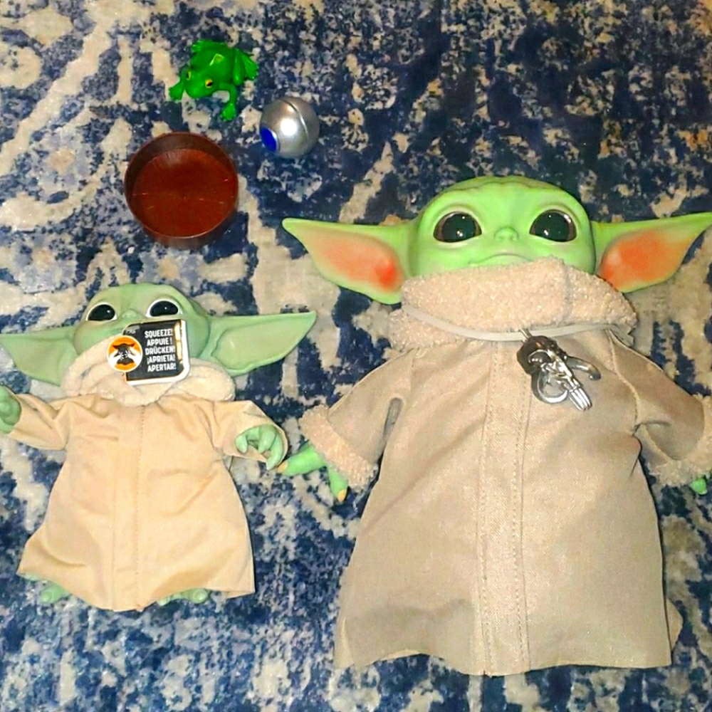 Two baby Yoda's